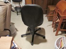 Nice, Swivel Office Chair in Kingwood, Texas