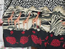 Beautiful Animal Border Print Top -- Size 8 in Luke AFB, Arizona